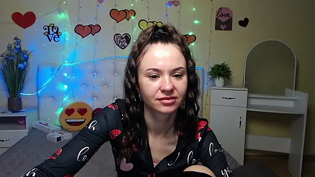 KaraCriegs online show from 13, 2, 2025