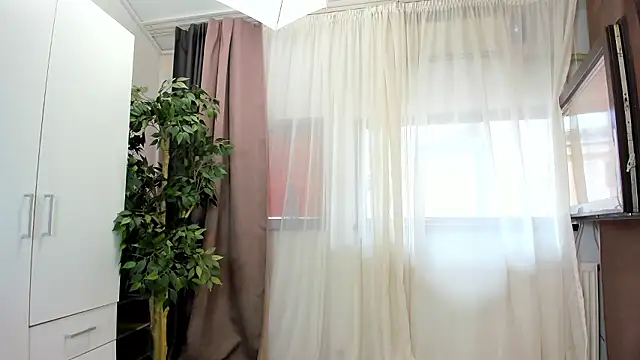 Snapshot of OliviaRimes chatting on 8, 12, 2024 OliviaRimes online show from 8, 12, 2024