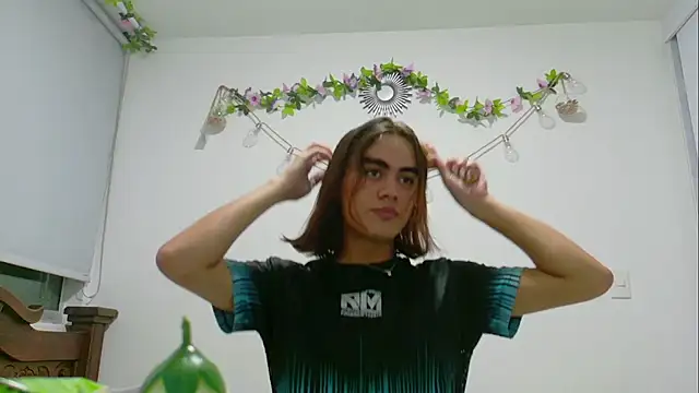 Snapshot of Liam_Taylor chatting on 2, 12, 2024 Liam Taylor online show from 2, 12, 2024