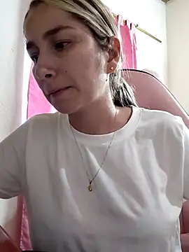 Iris love18 online show from 5, 3, 2026