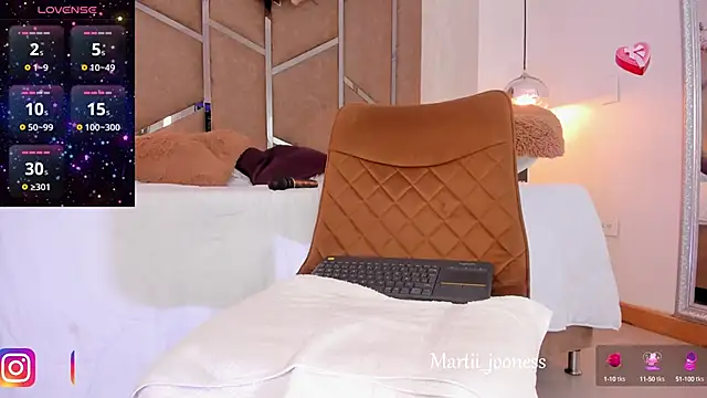 Martinaa Jones  online show from 31, 12, 2024