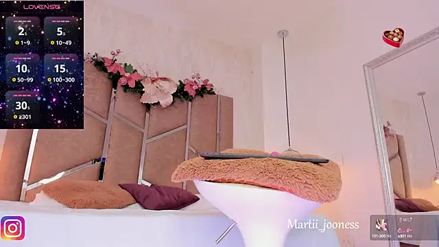 Martinaa Jones  online show from 12, 1, 2025