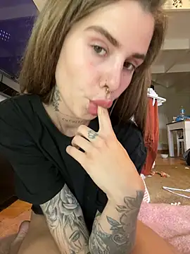 EmiliaCatalina online show from 14, 12, 2024