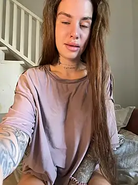 EmiliaCatalina online show from 17, 12, 2024
