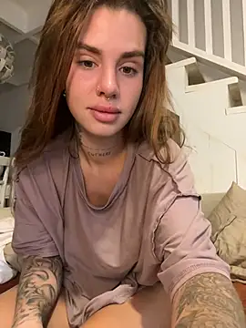 EmiliaCatalina online show from 20, 12, 2024