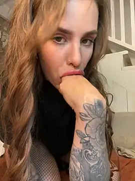 EmiliaCatalina online show from 20, 12, 2024