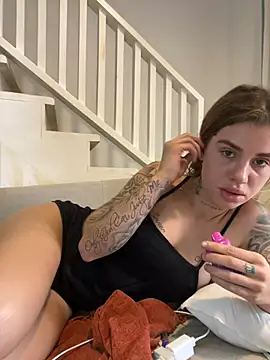 EmiliaCatalina online show from 22, 12, 2024