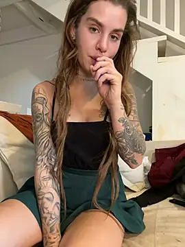 EmiliaCatalina online show from 26, 12, 2024