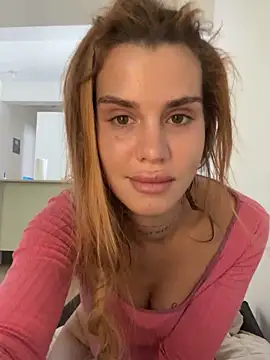 EmiliaCatalina online show from 8, 11, 2025