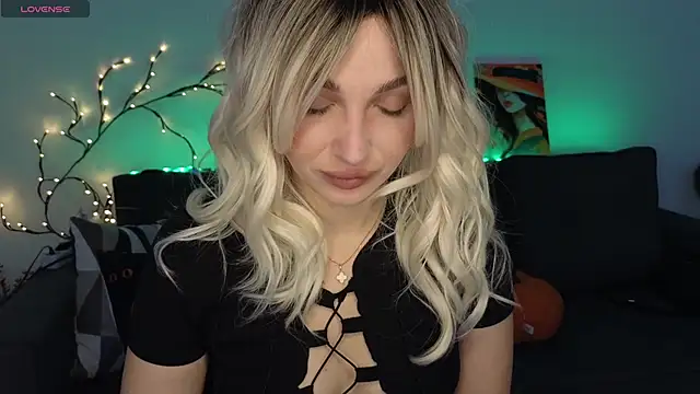 Snapshot of Yoda21 chatting on 25, 11, 2025 Yoda21 online show from 25, 11, 2025