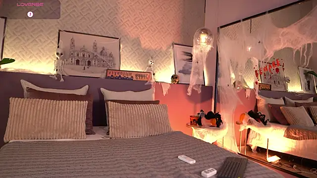 ElleDiane online show from 23, 10, 2025