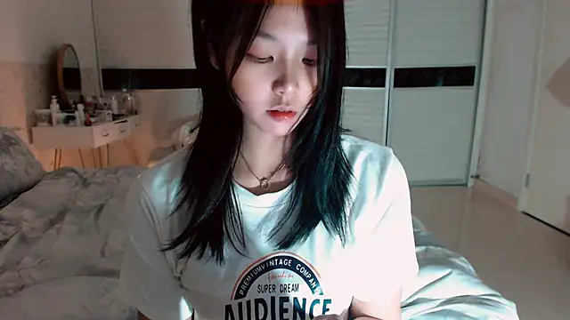 Snapshot of -Lucky_Girl chatting on 4, 11, 2025 -Lucky Girl online show from 4, 11, 2025