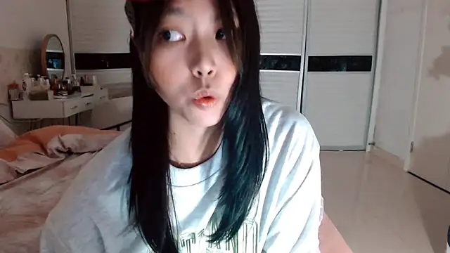 Snapshot of -Lucky_Girl chatting on 10, 11, 2025 -Lucky Girl online show from 10, 11, 2025