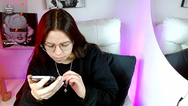 Snapshot of SamanthaRoldaan chatting on 9, 10, 2025 SamanthaRoldaan online show from 9, 10, 2025