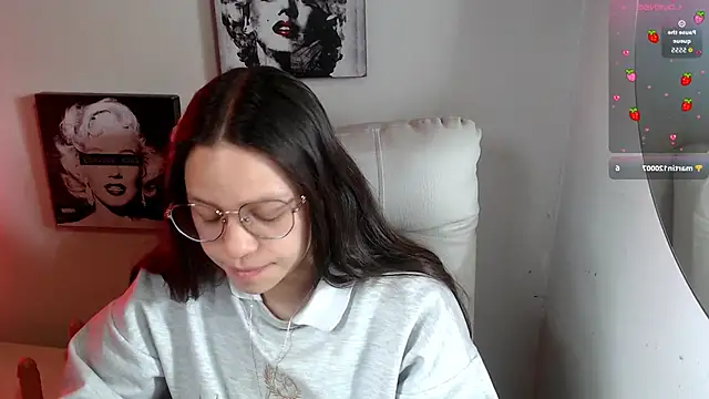 Snapshot of SamanthaRoldaan chatting on 6, 11, 2025 SamanthaRoldaan online show from 6, 11, 2025