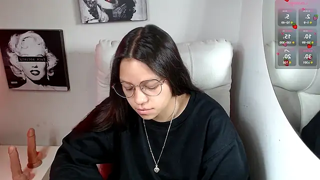 Snapshot of SamanthaRoldaan chatting on 13, 11, 2025 SamanthaRoldaan online show from 13, 11, 2025