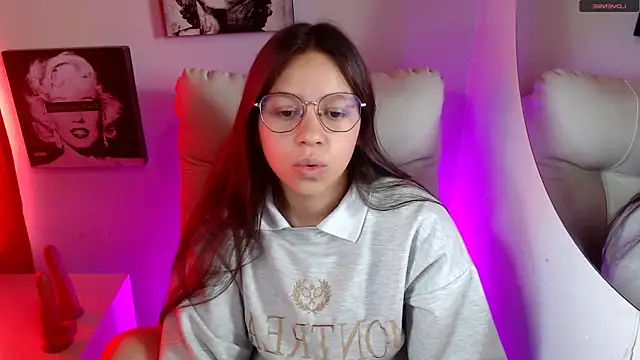 Snapshot of SamanthaRoldaan chatting on 18, 11, 2025 SamanthaRoldaan online show from 18, 11, 2025