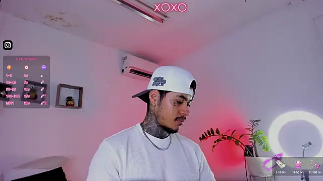 JordanSmiith  online show from 25, 1, 2025