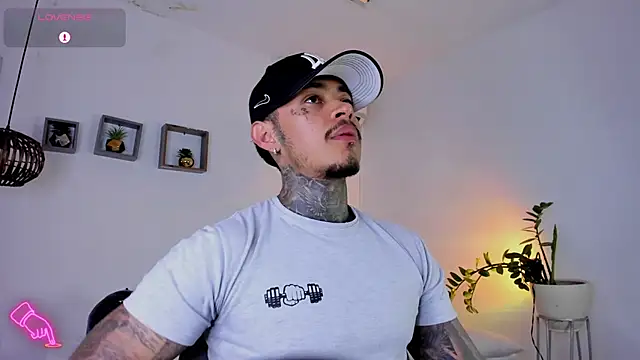 JordanSmiith  online show from 13, 2, 2025