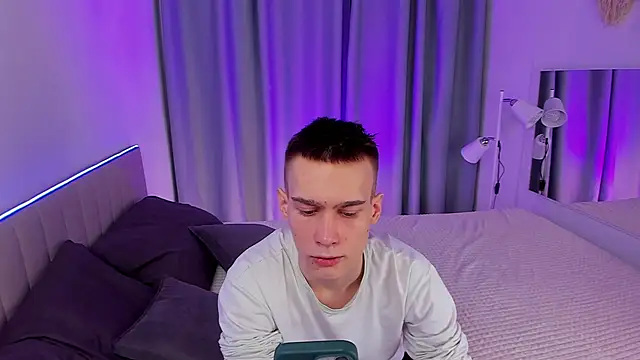 Snapshot of Kevin_Kesi chatting on 1, 2, 2025 Kevin Kesi online show from 1, 2, 2025