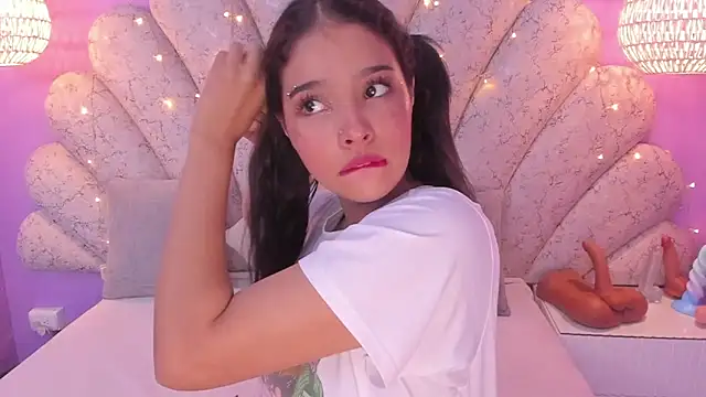 chloe watson  online show from 2, 3, 2025