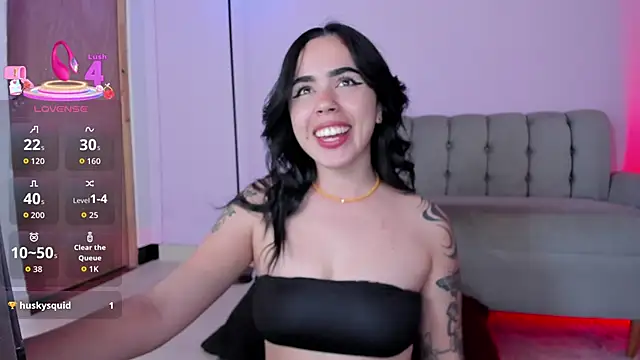 Snapshot of zoe6x chatting on 28, 10, 2025 zoe6x online show from 28, 10, 2025