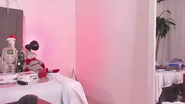 evelynjohnsoon online show from 12, 12, 2024