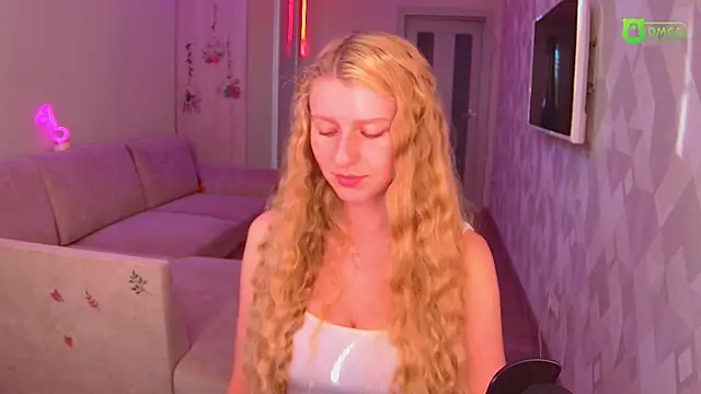 Snapshot of AmaliaQueen chatting on 26, 10, 2025 AmaliaQueen online show from 26, 10, 2025