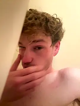 Snapshot of CreamyAustin chatting on 6, 11, 2025 CreamyAustin online show from 6, 11, 2025