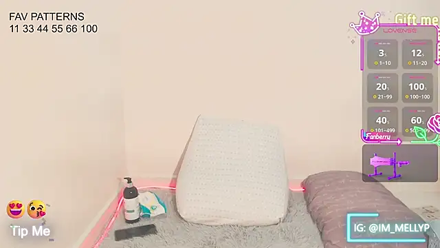 Mellyparker  online show from 11, 10, 2025