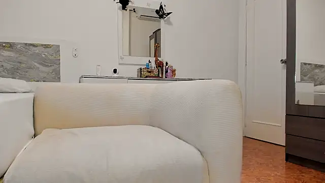 anisialuna  online show from 15, 10, 2025