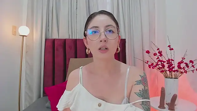 Emilywatsonn online show from 20, 12, 2024