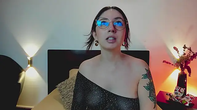 Emilywatsonn online show from 24, 12, 2024