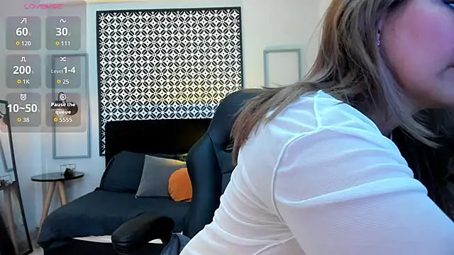 Melanie silver  online show from 11, 11, 2025