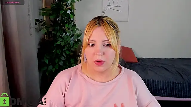 Stacy Luv online show from 5, 12, 2025