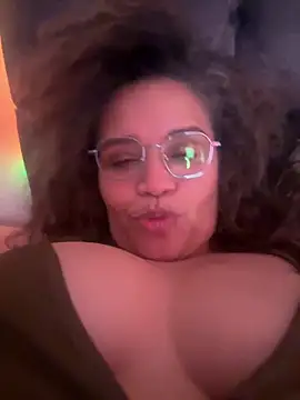 Snapshot of Alma_Sexyy chatting on 2, 12, 2025 Alma Sexyy online show from 2, 12, 2025