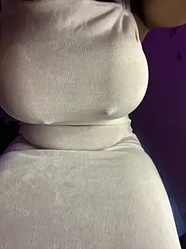 Snapshot of Cherrytowild chatting on 8, 2, 2026 Cherrytowild online show from 8, 2, 2026