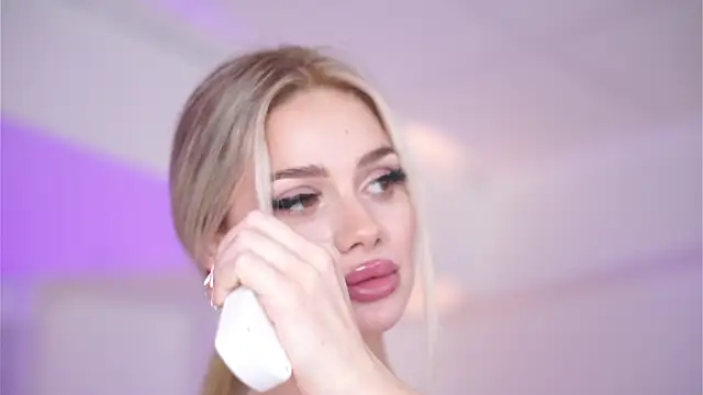 NicoleSarahX online show from 28, 2, 2025