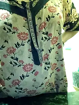 Snapshot of Aaradhya chatting on 4, 12, 2024 Aaradhya online show from 4, 12, 2024