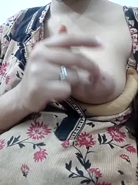 Snapshot of Aaradhya chatting on 17, 3, 2025 Aaradhya online show from 17, 3, 2025