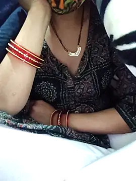 Snapshot of Aaradhya chatting on 17, 12, 2025 Aaradhya online show from 17, 12, 2025