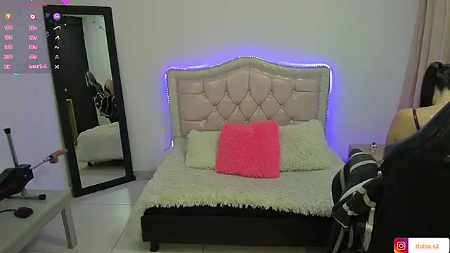 Snapshot of baby_love03 chatting on 17, 10, 2025 baby love03 online show from 17, 10, 2025