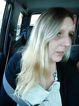 BecciDeluxe online show from 16, 10, 2025