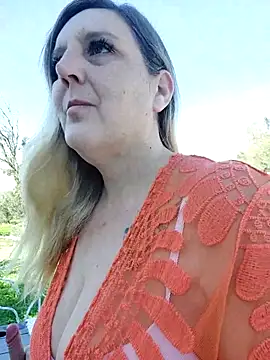 BecciDeluxe online show from 5, 11, 2025