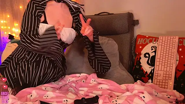 Angel-Lewd-Cake online show from 1, 11, 2025