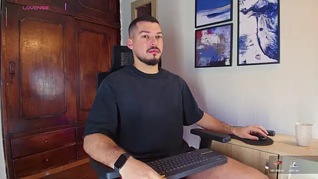 Snapshot of HenryBenso chatting on 22, 11, 2025 HenryBenso online show from 22, 11, 2025