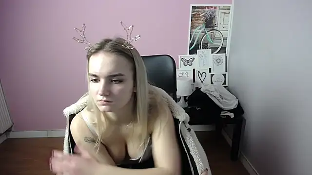 Snapshot of viktoria_lovely chatting on 11, 12, 2024 viktoria lovely online show from 11, 12, 2024