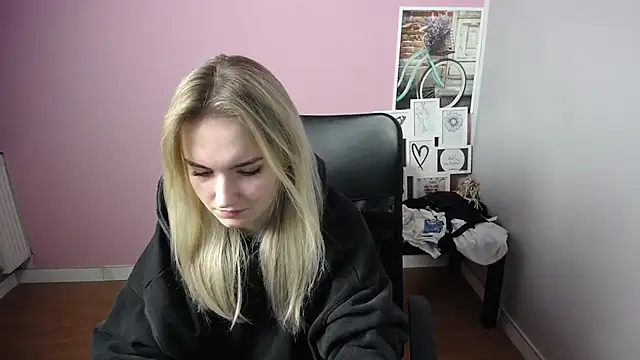 Snapshot of viktoria_lovely chatting on 23, 12, 2024 viktoria lovely online show from 23, 12, 2024