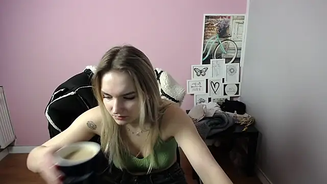 Snapshot of viktoria_lovely chatting on 3, 3, 2025 viktoria lovely online show from 3, 3, 2025