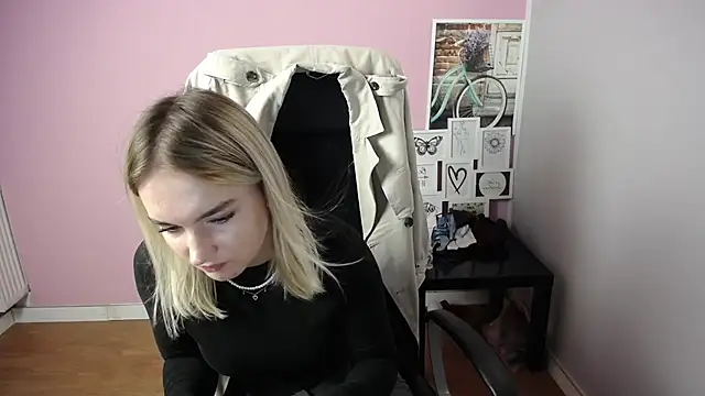 Snapshot of viktoria_lovely chatting on 6, 10, 2025 viktoria lovely online show from 6, 10, 2025